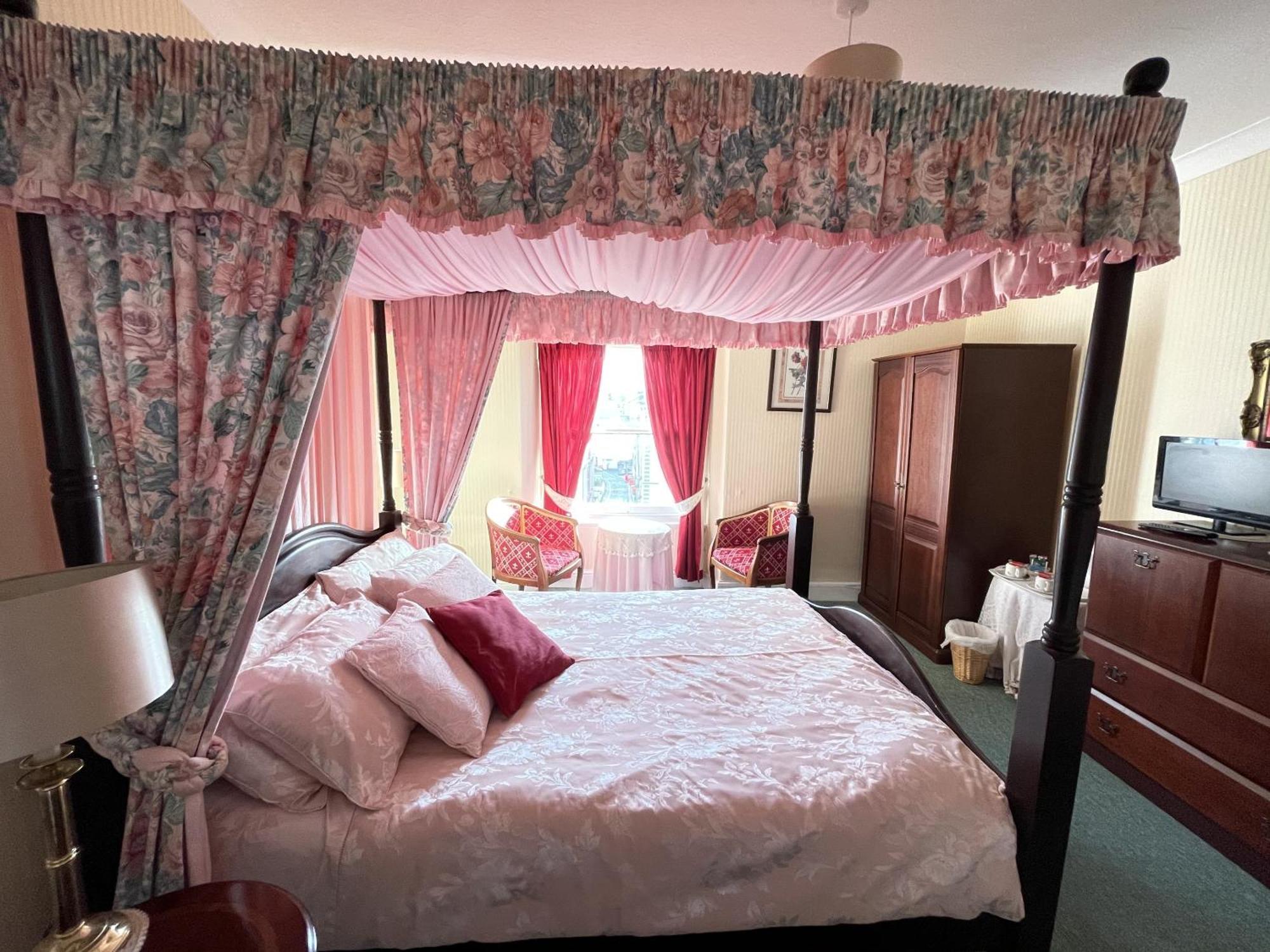 White Court Llandudno Bed and Breakfast Eksteriør billede